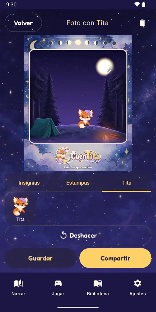 Foto con Tita: una fogata bajo la luna decorada con Tita, la guirnalda de lunas y el logo de CuenTita